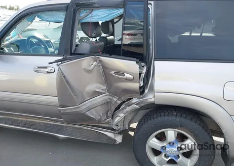 2005 Toyota Land Cruiser V8 from USA, damaged, VIN JTEHT05J652076082